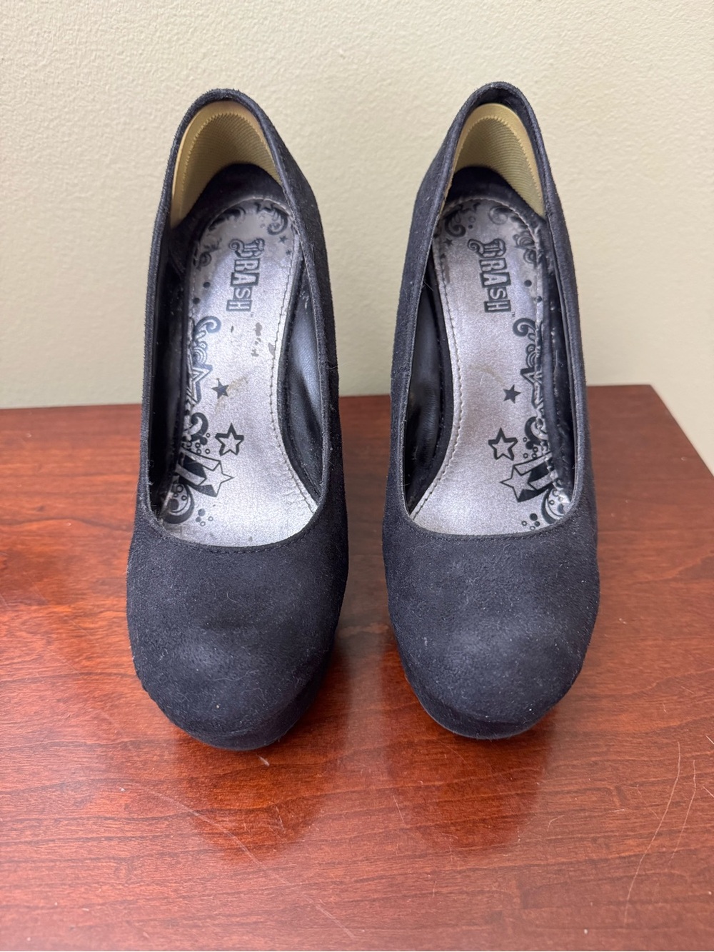 Brash Black Suede Platform Pumps 7 Wide
